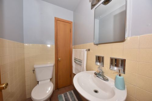 5555 56, Milwaukee WI 53218-3221 exterior