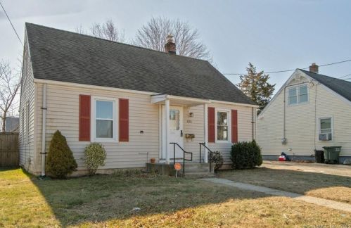 435 Ruth St, Bridgeport, CT 06606-3362