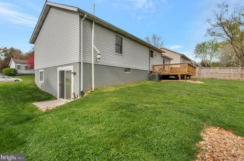 126 Georgia Ave, Charles Town WV  25414-4284 exterior