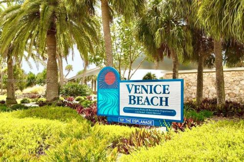 507 Dona Dr, Nokomis FL  34275-2613 exterior