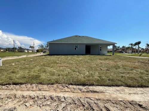 1927 2nd St, Cape Coral, FL 33909-2873