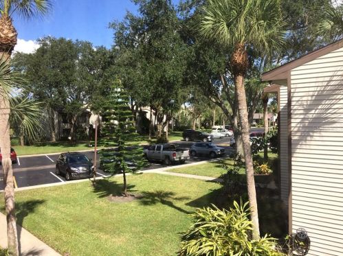 348 Moorings Cove Dr, Tarpon Springs, FL 34689-2673