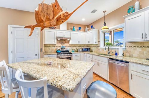 940 Pine Ave, Saint George Island, FL 32328-3000