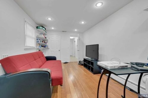 40 Carriage Ln, West Milford Lakes NJ  07480-1822 exterior