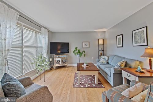 60 Bunker Ln, Etters, PA 17319-9721