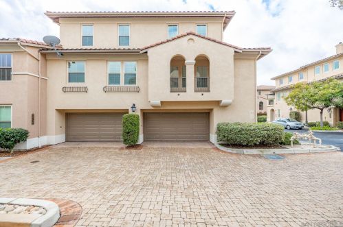 2728 Piantino Cir, San Diego CA 92108-4736 exterior