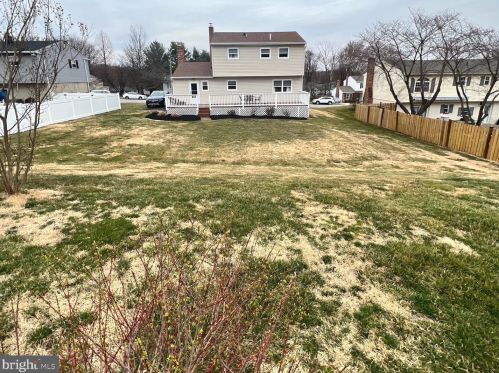 337 Hanby Cir, Boothwyn PA  19061-2319 exterior