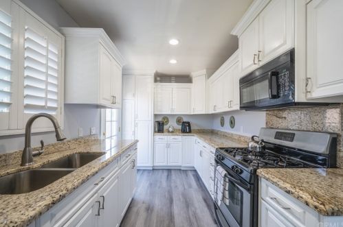 21825 Ravenna Ave, Long Beach CA  90745-3132 exterior