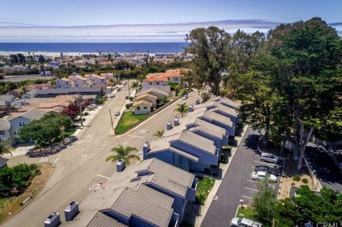 474 Bello St, Pismo Beach, CA 93449-2702