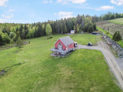 127 Bennett Hl Rd, Columbia NH  03576-3308 exterior