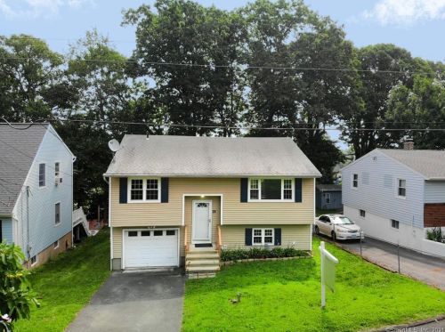 72 Manchester Ave, Waterbury, CT 06705-3024