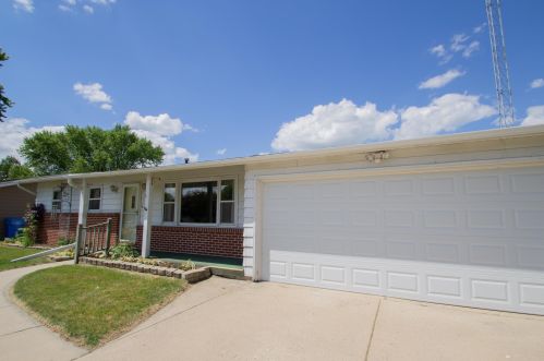 16 Pawnee St, Watertown, WI 53094-6308