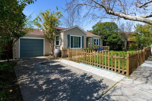 2061 Illinois Ave, Santa Rosa, CA 95401-3615