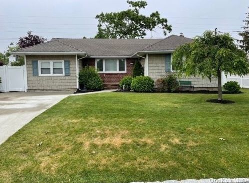 312 Nevada St, North Lindenhurst, NY 11757-5206