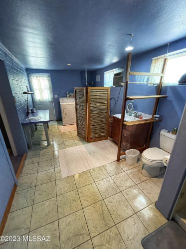 926 Prince Rd, Tucson AZ 85705-3023 exterior