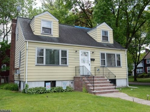 62 Colfax Ave, Roselle Park, NJ 07204-1325
