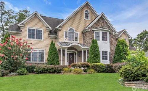 33 Buckingham Dr, East Brunswick, NJ 08816-3391