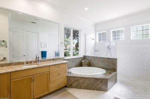 2142 Imperial Cir, Naples FL  34110-1037 exterior