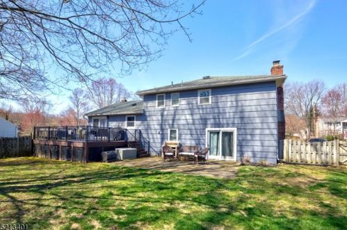 23 Bromleigh Way, Greystone Park NJ  07950-1624 exterior