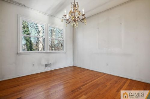 51 Jackson Ct, Perth Amboy NJ  08863-1304 exterior