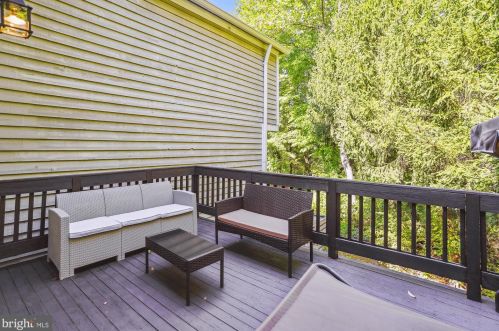 1502 Deer Point Way, Herndon VA  20194-1584 exterior