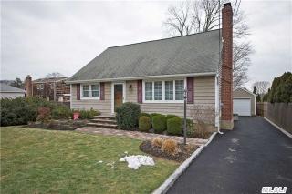 45 Ellis Ave, Northport, NY 11768-1208