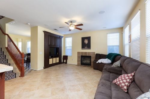 42008 Calabria Dr, Temecula CA  92591-5721 exterior