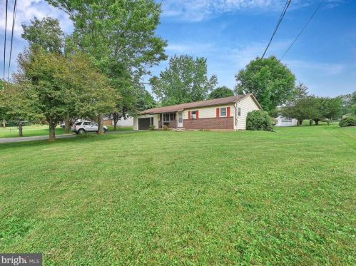 920 Albert Dr, Molino, PA 17961-1551
