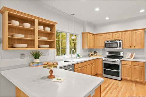 63 Turkey Roost Rd, Upper Stepney CT  06468-3127 exterior