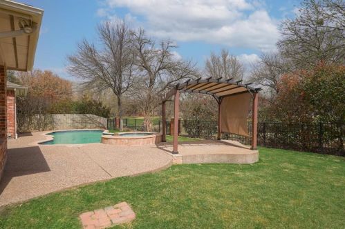5216 Water Oak Dr, Lewisville TX  75028-1099 exterior
