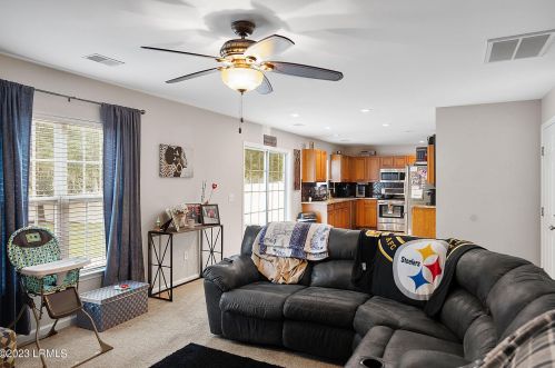 72 Shadow Moss Dr, Beaufort SC  29906-6005 exterior