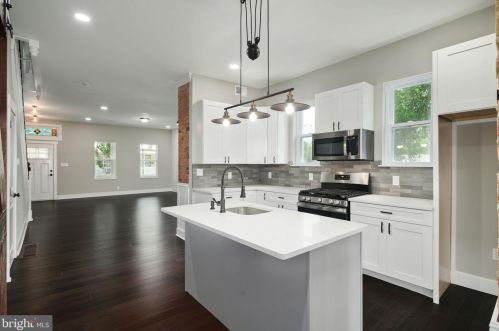 210 Market St, Gloucester NJ  08030-1907 exterior