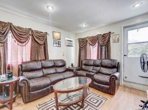 139-05 90th Ave, Jamaica, NY 11435-2429