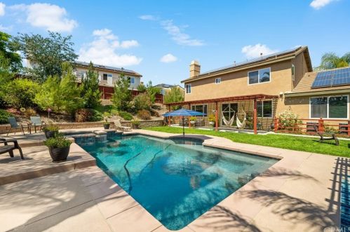 39601 Parkview Dr, Temecula CA  92591-7229 exterior