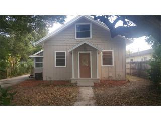 1025 Oak St, Dunedin, FL 34698-5842