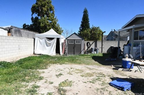 8209 Olanda St, Paramount CA 90723-2721 exterior