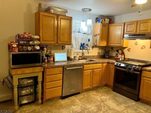 28 Wildwood Shores Dr, Hopatcong NJ  07843-1923 exterior