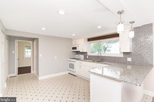 806 Pitman Ave, West Deptford NJ  08063-1324 exterior