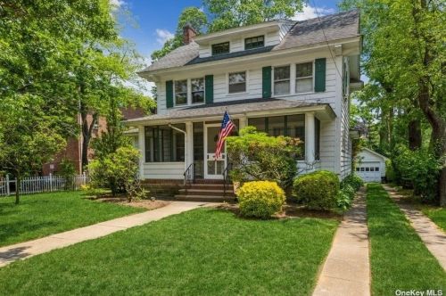 12 Grant Ave, East Rockaway, NY 11518-1114
