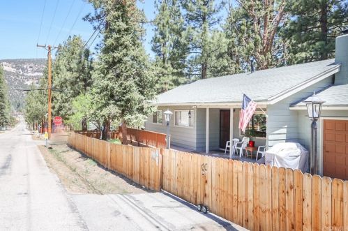 300 Country Clb Blvd, Big Bear City CA  92314-9258 exterior