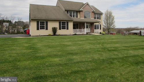 996 Candelora Dr, Pottstown, PA 19464-3621