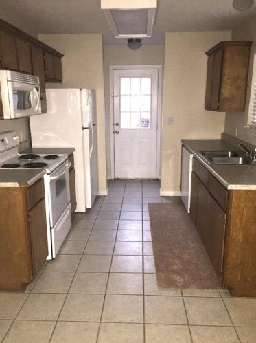 103 Yegua Cir, Huntsville, TX 77340-6555