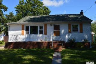 432 51st St, North Lindenhurst, NY 11757-1656