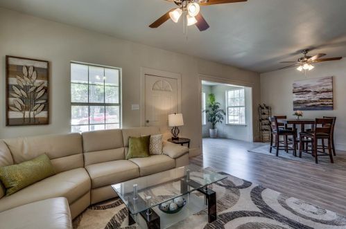 702 Edgefield Ave, Dallas, TX 75208-3615