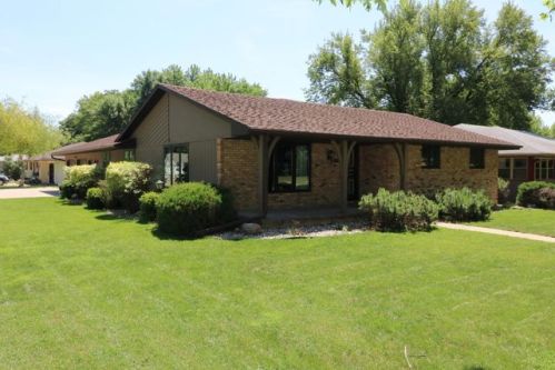 512 Prospect St, Sanborn, IA 51248-1070