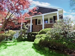 91 Shepherds Dr, Scarsdale, NY 10583-7027