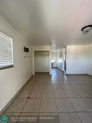 2417 19th Ave, Hollywood, FL 33020-2105