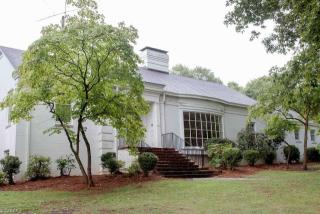 3300 Starmount Dr, Greensboro, NC 27403-1037