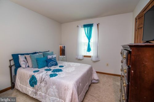 6104 Fox Point Rd, Fredericksburg VA  22407-8330 exterior