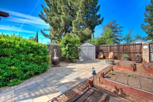 1000 Woodridge Dr, Vacaville CA  95687-6440 exterior